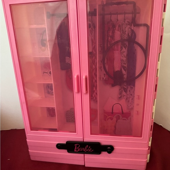 Barbie Glam Convertible Pink Doll Vehicle Mattel  2016 &  Barbie Closet 2018 EUC - Picture 2 of 16